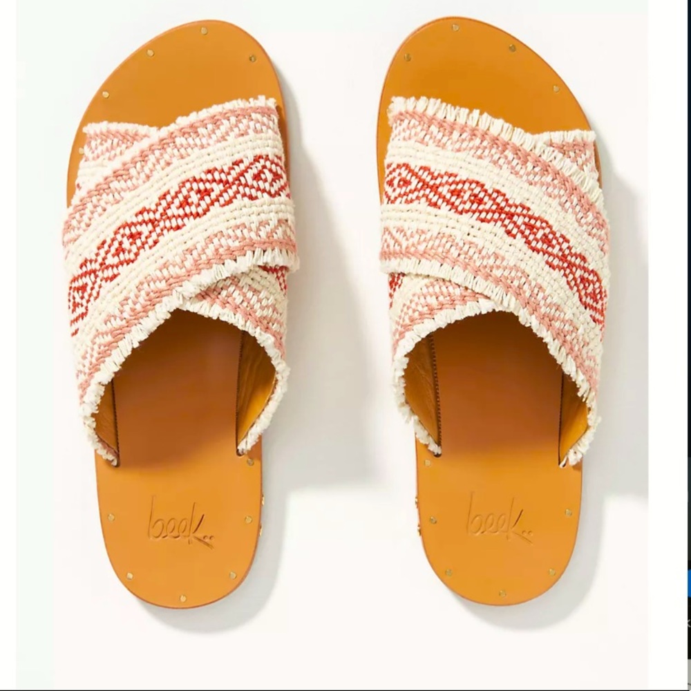NWOT BEEK Mamu Slide Sandal